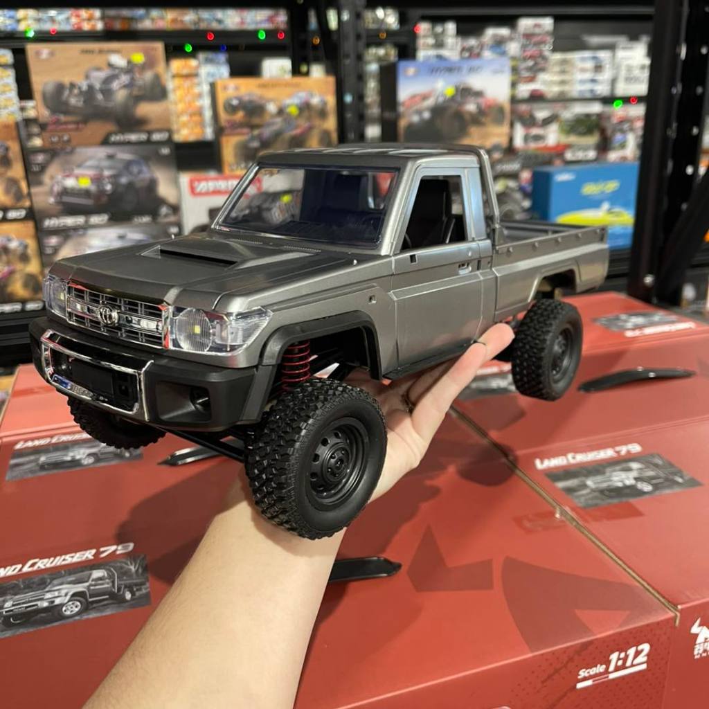 Xe ô tô điều khiển từ xa địa hình Offroad MN82 Pro - Lc79 phiên bản nâng cấp có đèn xi nhan kèm pin sạc cao cấp giá rẻ