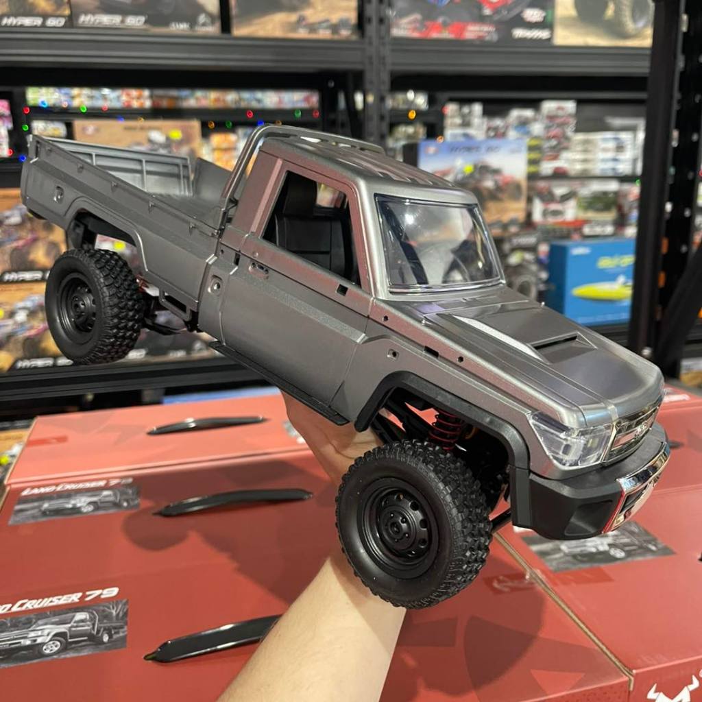 Xe ô tô điều khiển từ xa địa hình Offroad MN82 Pro - Lc79 phiên bản nâng cấp có đèn xi nhan kèm pin sạc cao cấp giá rẻ