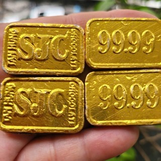 Socola thỏi vàng 9999 Đồng Tiến,nhìn là mê,ăn là ghiền.Socola mịn tan nhẹ trong miệng.Phù hợp quà tặng.