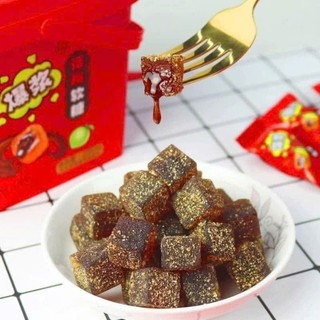 Kẹo ô mai lê đào nhân chảy,ăn là mê,Vỏ ô mai dẻo dẻo – chua ngọt hài hòa, thơm mùi lê đào tự nhiên, ăn hoài không ngán.