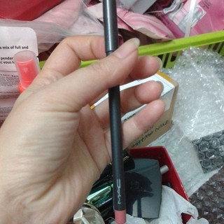 chì kẻ viền môi macs màu velvet teddy