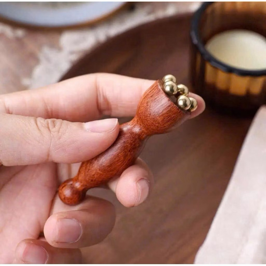 Dụng cụ massage mắt bấm huyệt nhỏ gọn bằng gỗ