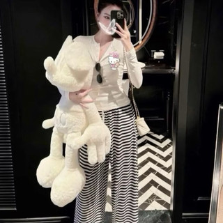 Set bộ áo bbt dài tay cúc ngực in hình kitty ôm gấu + nơ mux quần xuông kẻ sọc ngang