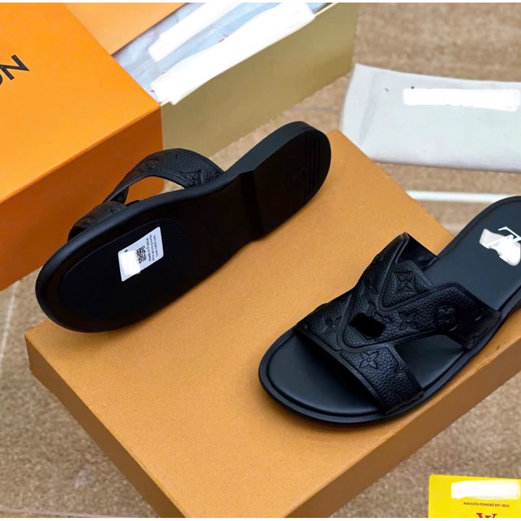 ⚡️[Hight Quality] Dép Lê Quai Ngang \/  Black Quai Da Full Box - Điểm Nhấn Quai Dập Chữ Nổi Bật Cao Cấp