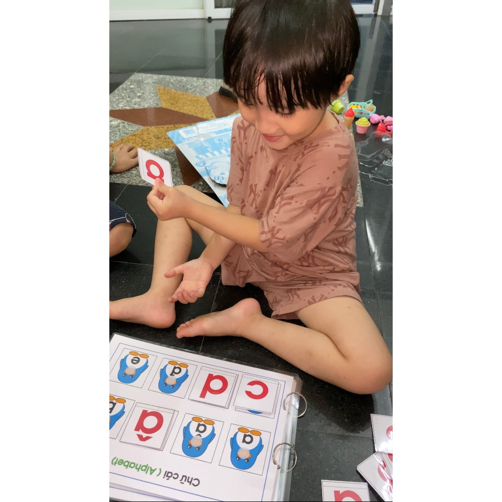Bộ Học Liệu Montessori 29 Chữ Cái Bóc Dán - Đồ Chơi Phát Triển Tư Duy Từ Sớm Cho Bé 1-6 Tuổi