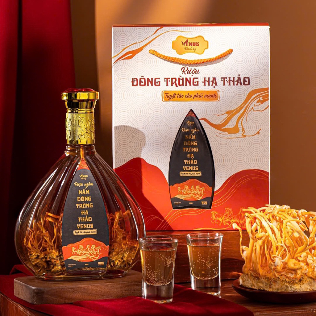 Hộp quà tặng đông trùng hạ thảo tươi ngâm rượu trong chai hình cánh sen 500ml Venus - Khỏe là đẹp