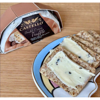 Phô mai Castelo Double Cream Truffle/Brie và Cracker các loại