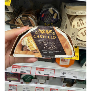 Phô mai Castelo Double Cream Truffle/Brie và Cracker các loại