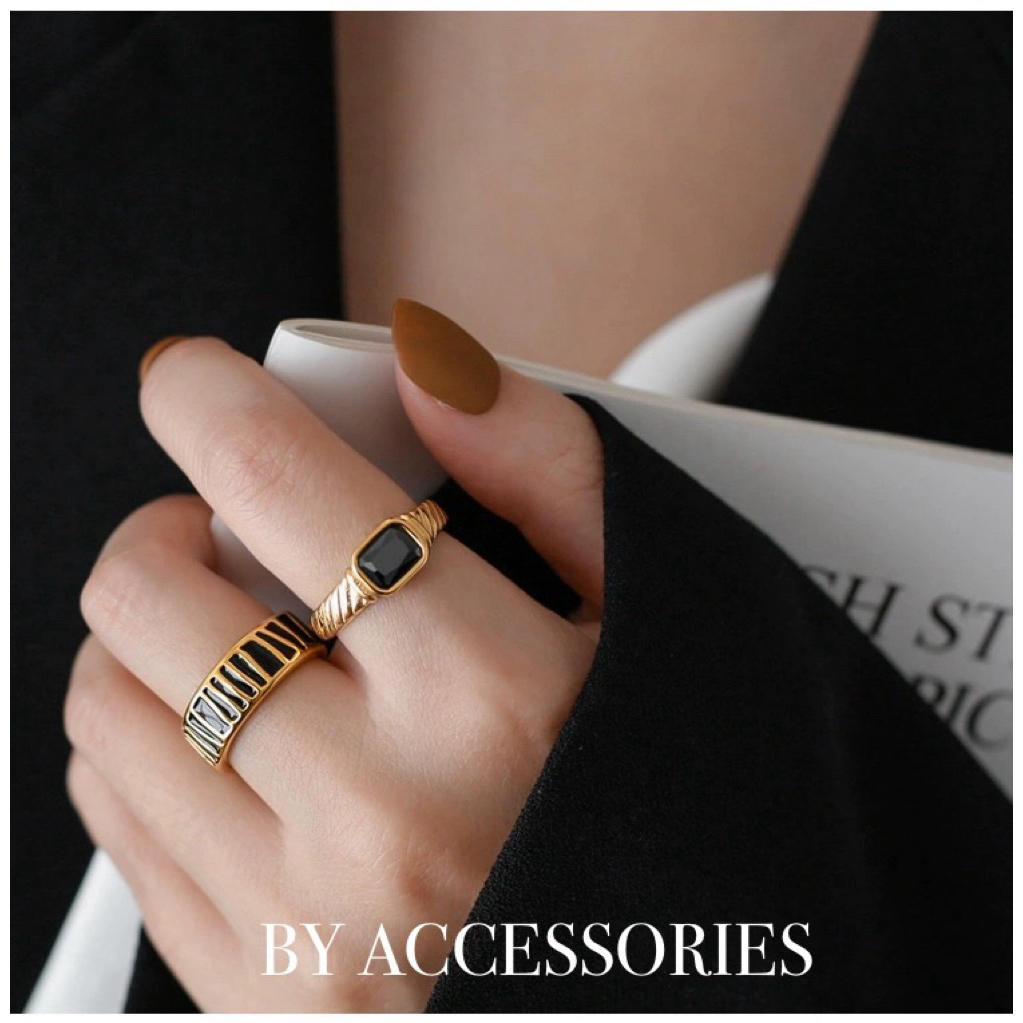 Nhẫn nam nữ unisex titan đá đen hình chữ nhật vát cạnh đa chiều mạ vàng khôn gỉ WR2539 BY ACCESSORIES