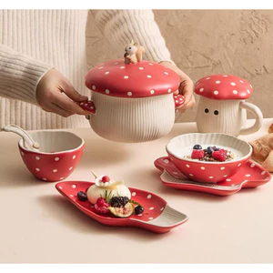 Bát và đĩa sứ đựng sữa chua, đĩa đựng rau củ và nồi súp gia dụng, kiểu dáng mới