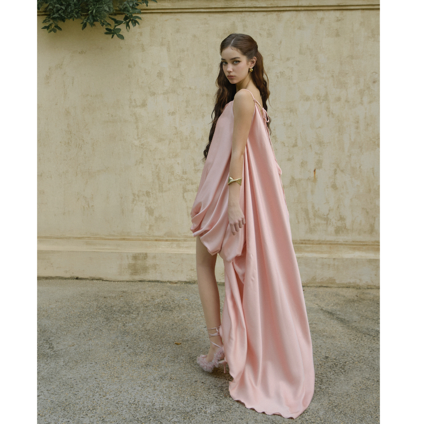 Đầm Ella hồng phom mullet, lưng cổ đổ