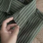 Áo sơ mi ngắn tay, kiểu sọc dọc, vải cotton chống nhăn, form regular VYN AMANLAB