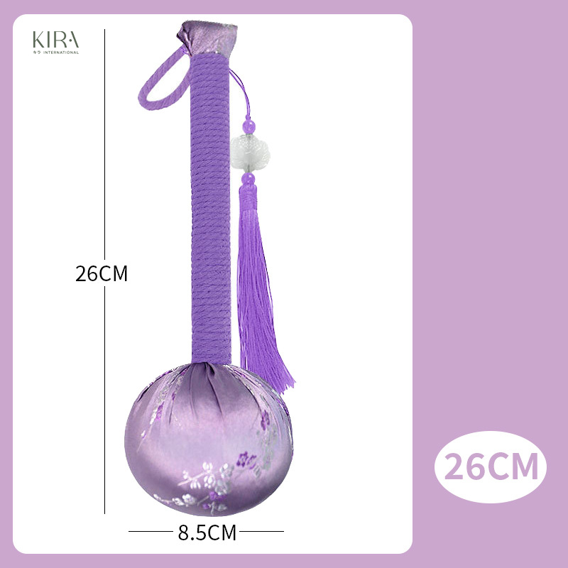Búa vỗ lưng chứa ngải cứu và 12 loại thảo dược, hỗ trợ kích thích kinh lạc và massage huyệt đạo, là dụng cụ chăm cơ thể