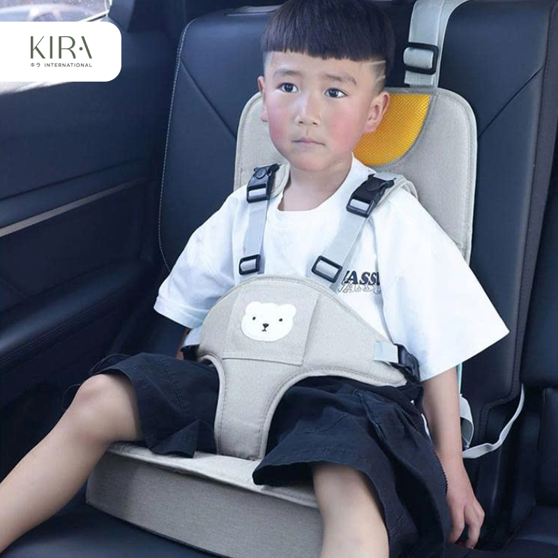 Ghế ngồi ô tô dành cho trẻ từ 6 tháng đến 6 tuổi, đệm ngồi hỗ trợ đa năng, tiện lợi khi di chuyển.