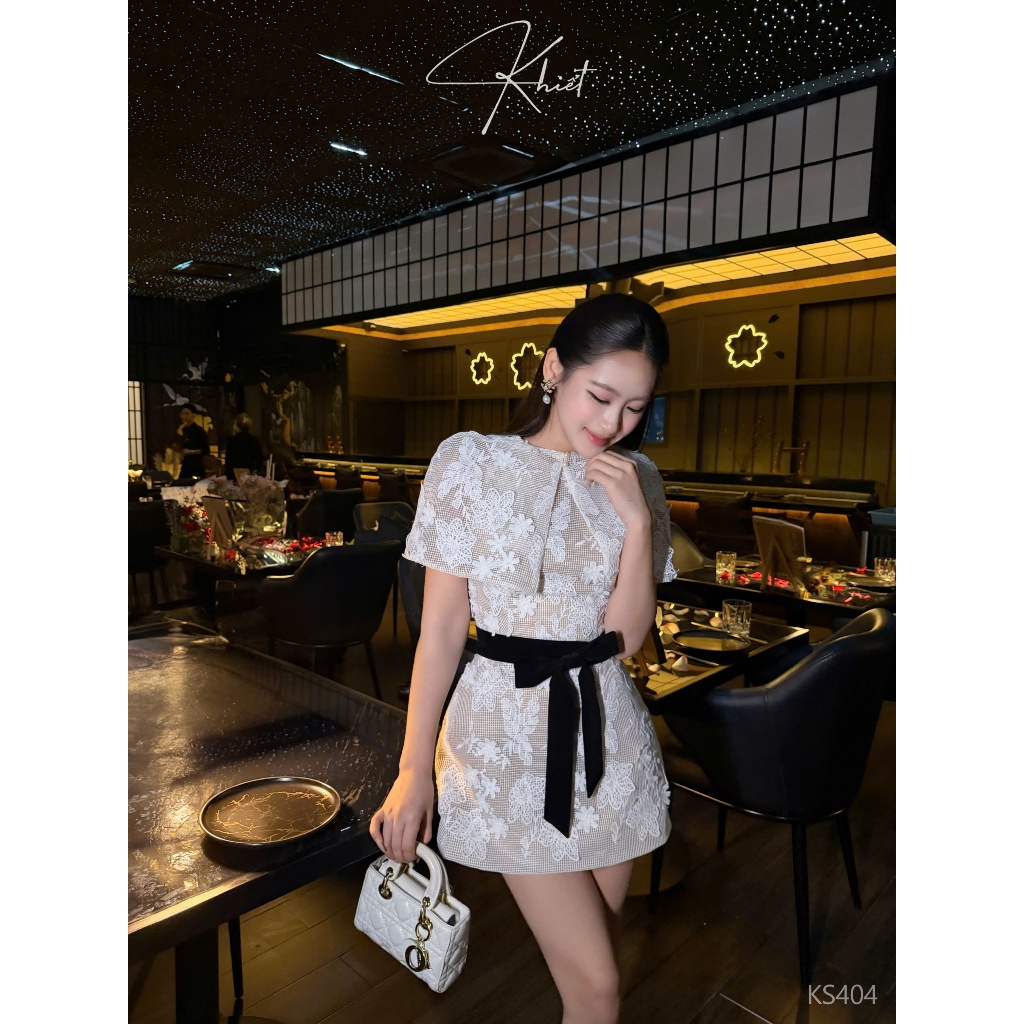 Set đầm ren hoa phối belt nơ nhung kèm áo choàng cape phong cách tiểu thư thanh lịch Khiết KS404