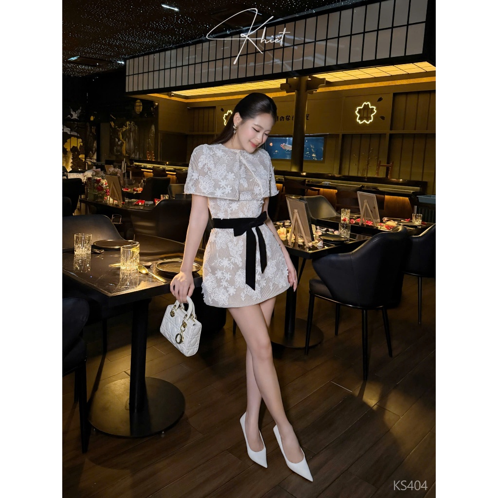 Set đầm ren hoa phối belt nơ nhung kèm áo choàng cape phong cách tiểu thư thanh lịch Khiết KS404