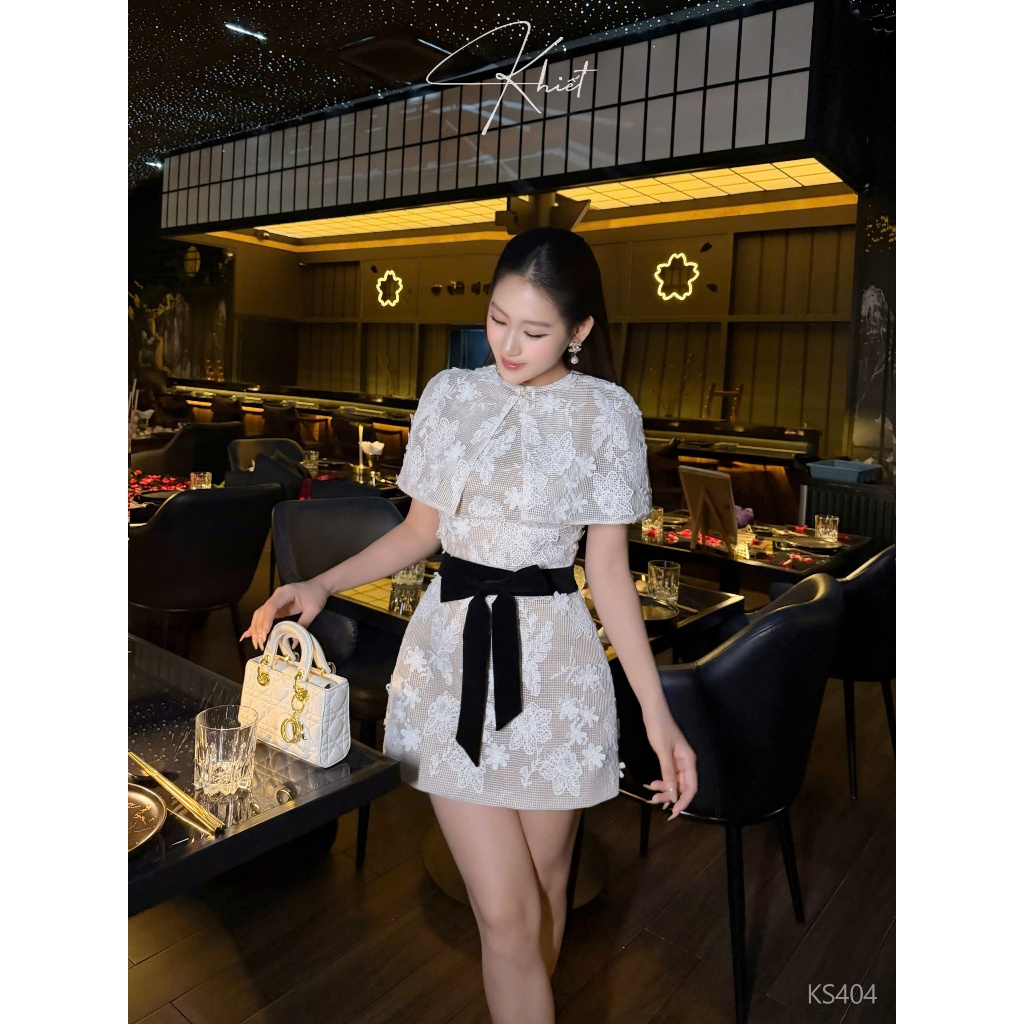 Set đầm ren hoa phối belt nơ nhung kèm áo choàng cape phong cách tiểu thư thanh lịch Khiết KS404