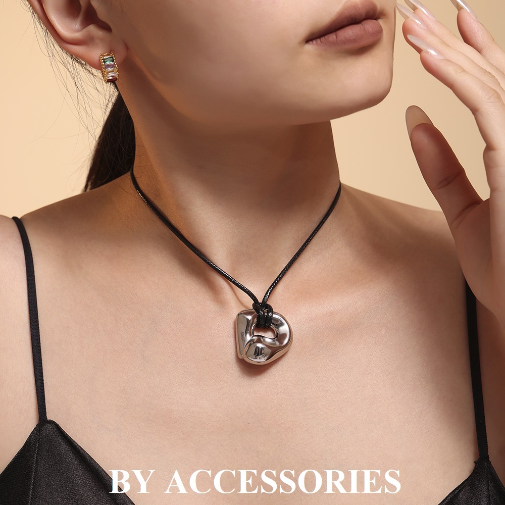 Dây chuyền nữ unisex titan mặt hình học kim loại cá tính mới lạ cùng dây da kiểu rút không gỉ WN2559 BY ACCESSORIES