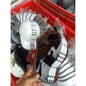 Mũ bảo hiểm lưỡi trai kẻ sọc đen trắng nam nữ đội nhẹ không đau đầu
