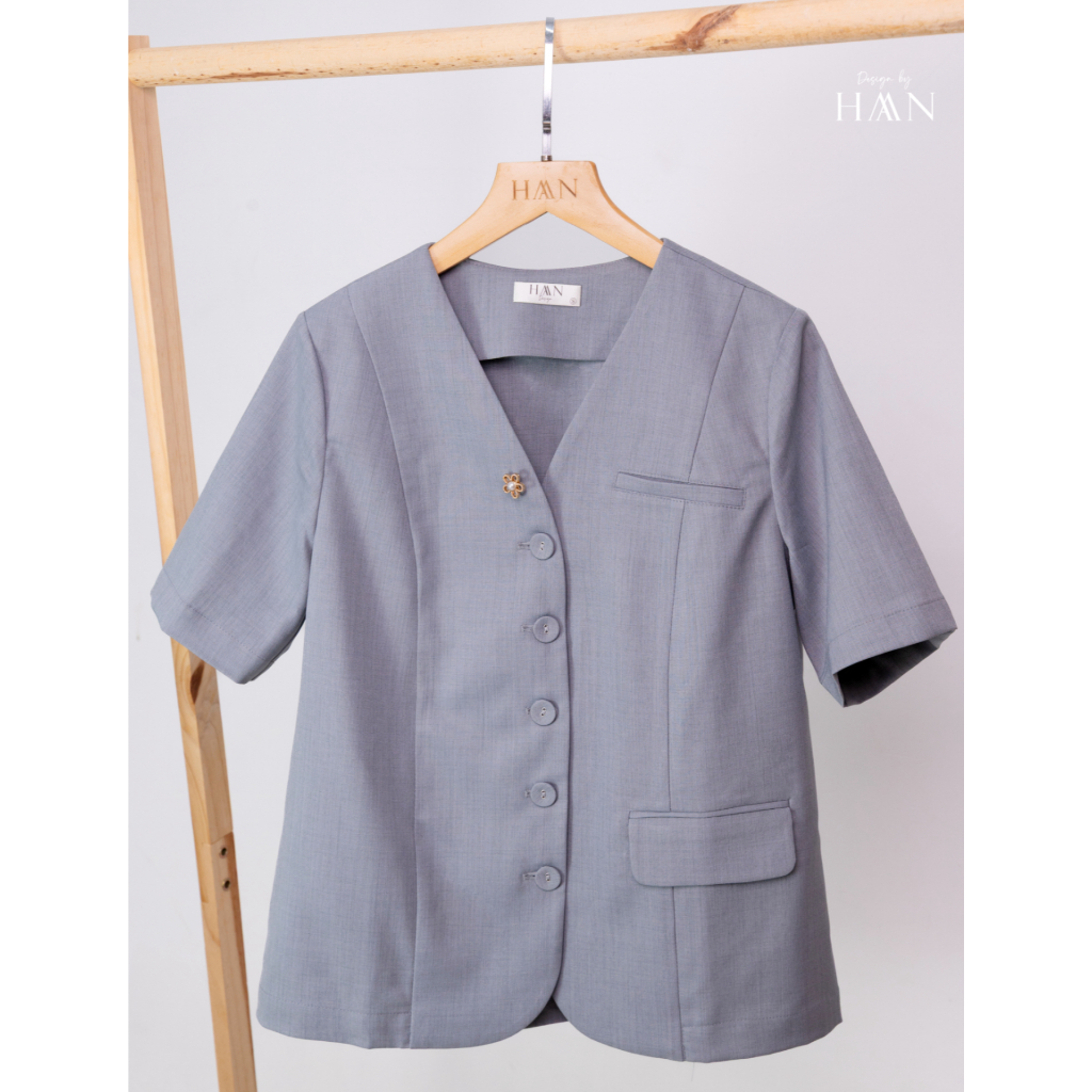 Áo Blazer Nữ Tay Ngắn Cổ Tim Cúc Bọc Chất Xước Ý Mềm Mát, Sơ Mi Nữ Công Sở HAAN Design SM209