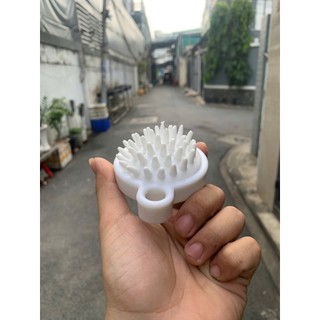 Lược gội đầu silicon mềm giúp làm sạch tóc và massage êm ái giúp da đầu thư giãn LABENE STORE