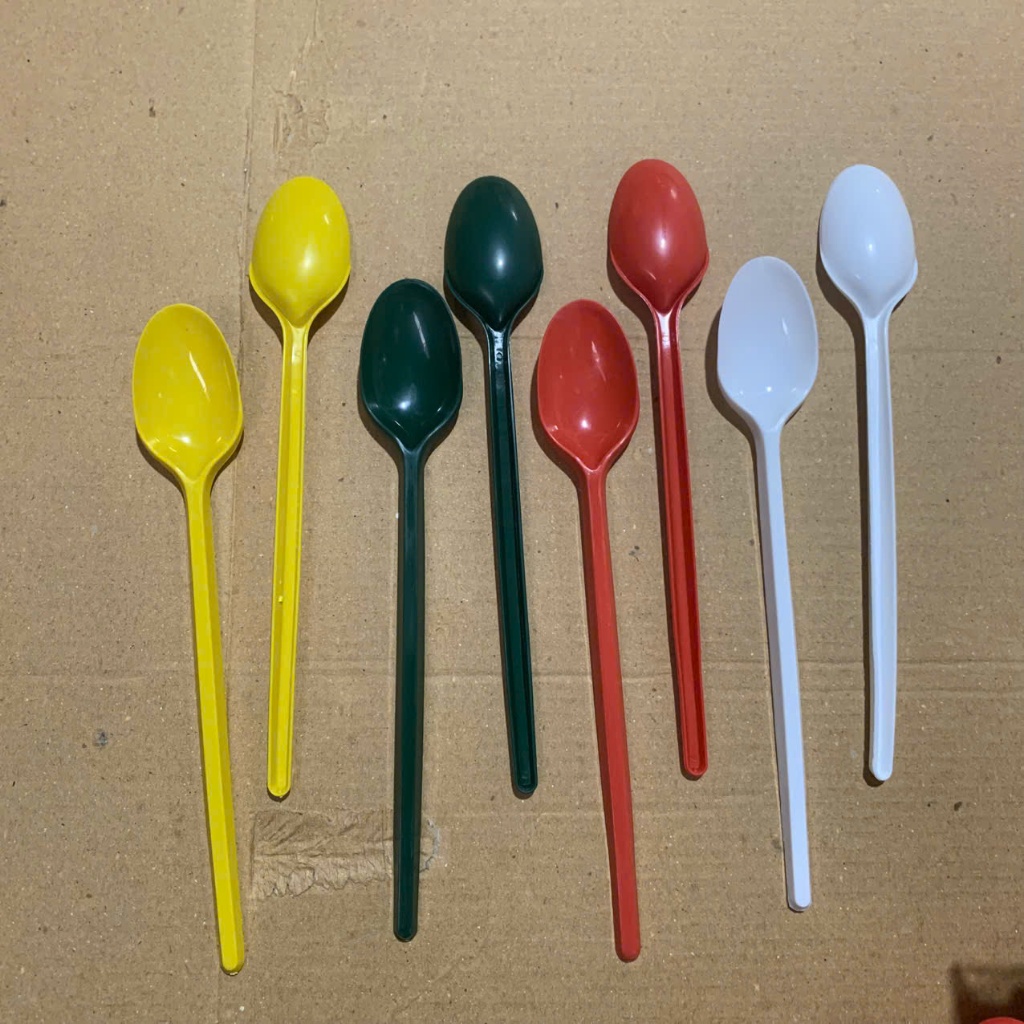 Gói 50 chiếc thìa nhựa cứng màu sắc dài 20cm dùng 1 lần cho quán trà chanh trà sữa chất liệu an toàn và bền đẹp