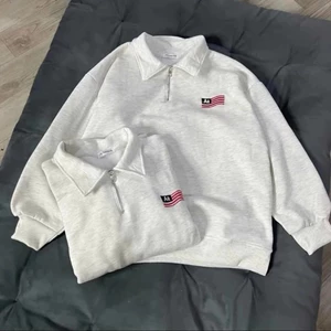 Áo polo cổ bẻ khoá kéo Dễ thương Thêu Logo Cờ AA Hottrend 2026 Unisex nam nữ Chất Nỉ tàu mềm mịn siêu dày dặn
