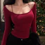 Áo hai dây lệch vai có mút ngực, phong cách “pure & sexy”, tay dàii as