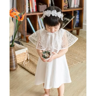 Váy trắng bé gái kèm choàng ren