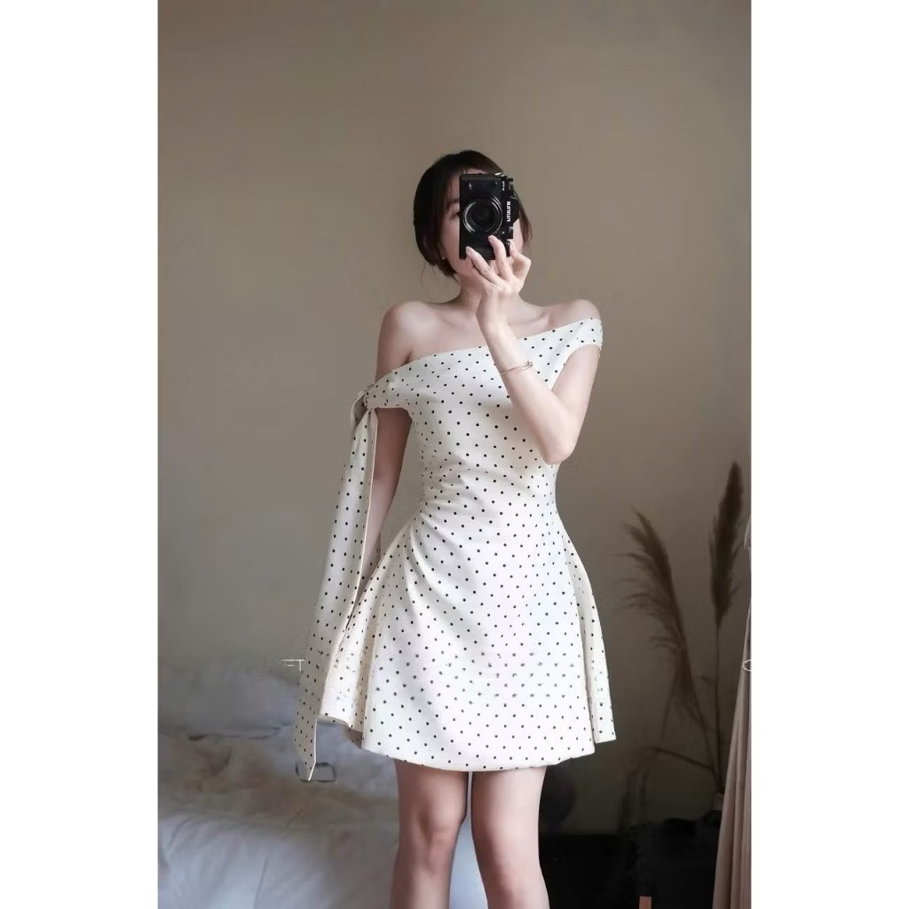 Váy đầm lệch vai chấm bi dáng ngắn, Váy đầm trễ vai chấm bi xoè nhẹ phong cách ngọt ngào_VD012