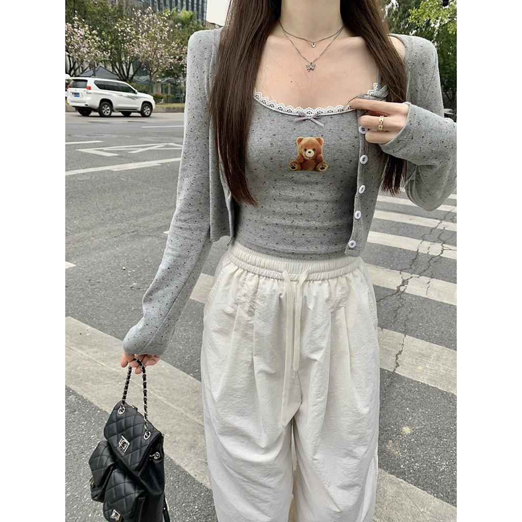 Set 2 món nữ cardigan ngắn hoa nhí + áo hai dây in gấu, dáng nhỏ, đầu xuân