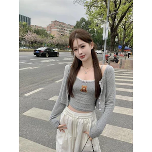 Set 2 món nữ cardigan ngắn hoa nhí + áo hai dây in gấu, dáng nhỏ, đầu xuân