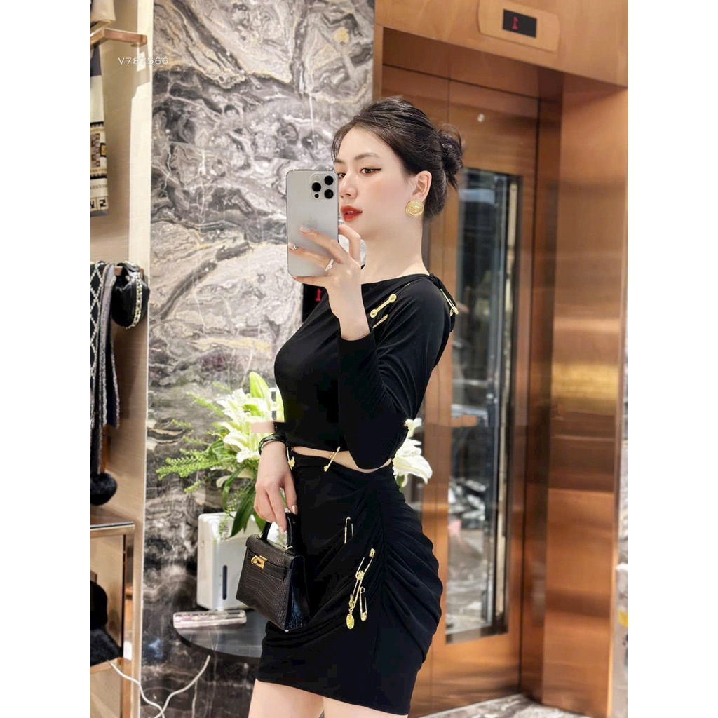 Đầm body tay dài ghim băng Versace