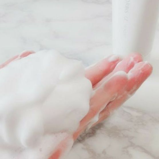 Sữa Rửa Mặt Dưỡng Ẩm Và Sạch Sâu Chiết Xuất Hạt Ý Dĩ Hatomugi Facial Foam 170G