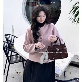 Áo Khoác Dạ Ép Cổ Tròn Dài Tay Dáng Ngắn Phối Hàng Cúc Đồng Túi Nắp Sang Chảnh Diện Tết Cakecat