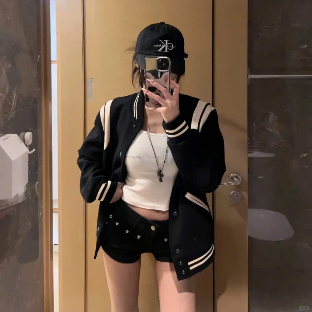 ÁO KHOÁC BOMBER SỌC VAI CHẤT NỈ FOM RỘNG PHỐI ÁO CÚC BẤM TRẺ TRUNG - K1