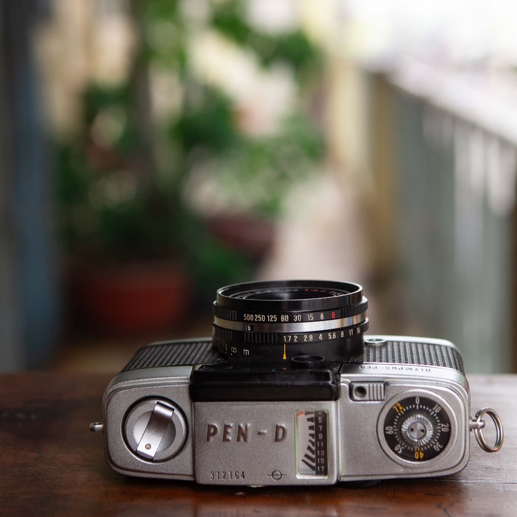 Olympus Pen D3 (Silver/ Seri 312164) – F.Zuiko 32mm f/1.7 [RF