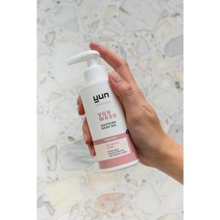 Gel vệ sinh vùng kín êm dịu cho da nhạy cảm phù hợp với mọi đối tượng YUN VGN Sensitive Wash 150ml (VGN-04)