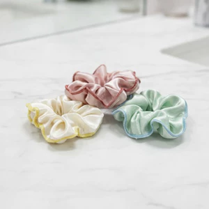 Dây cột tóc Scrunchies lụa satin đồng bộ theo màu áo dài
