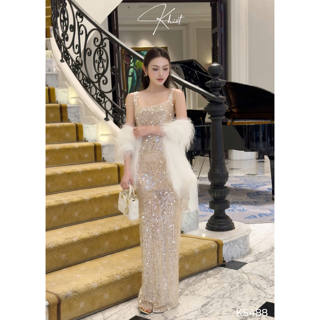 Set đầm dài sequin lấp lánh ôm body phối khăn choàng lông trắng phong cách dự tiệc sang trọng KS488