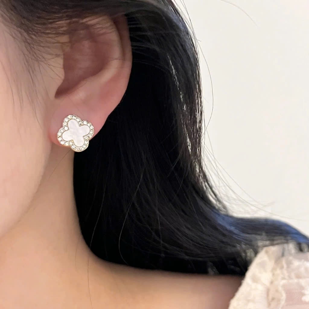 Bông tai nữ cỏ bốn lá đính đá sang trọng đen trắng đỏ. Hoa tai đính pha lê Zirconia - HoLie