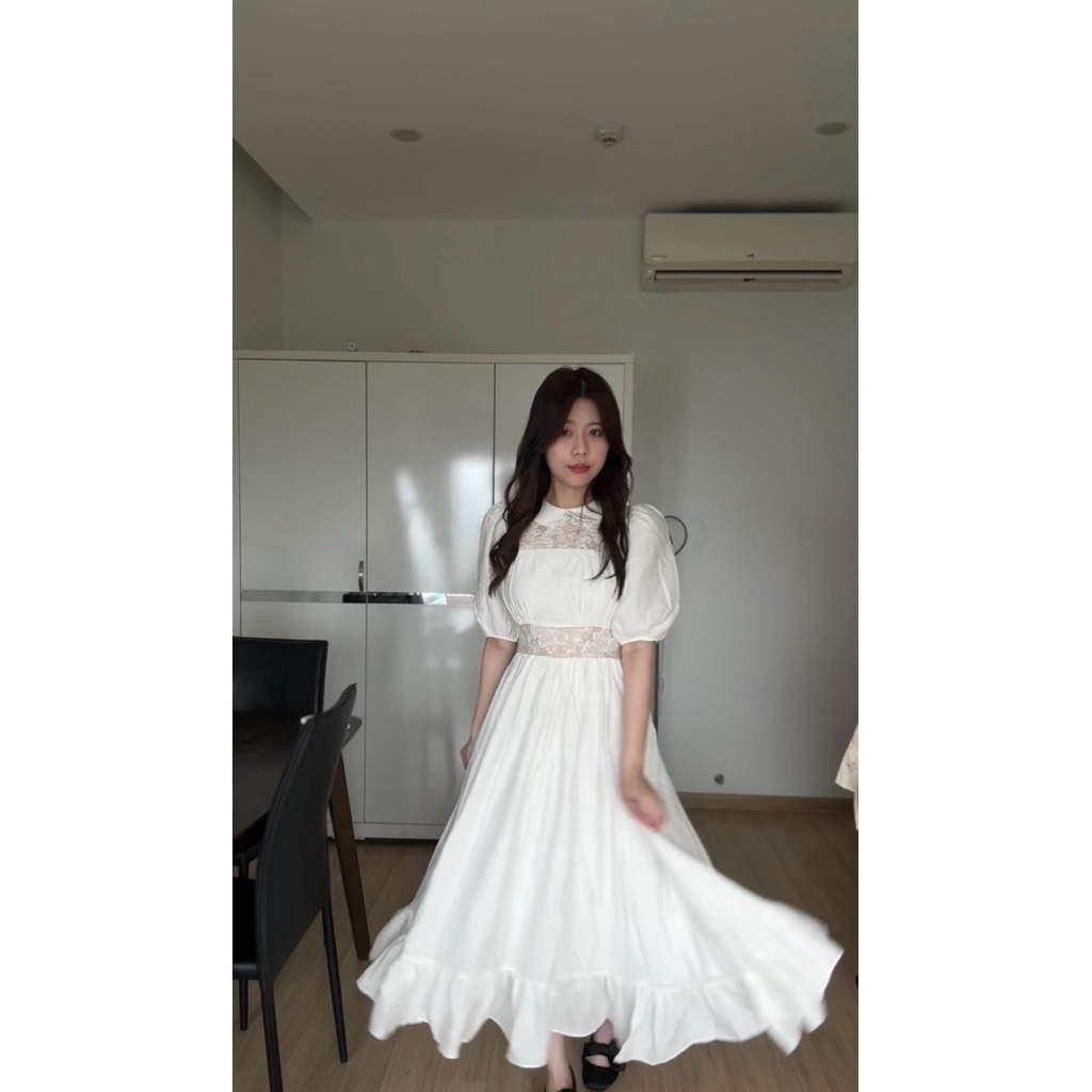 Vivie Dress - Đầm Trắng Phong Cách Vintage Với Chi Tiết Ren Tinh Tế Và Tay Phồng Thoải Mái