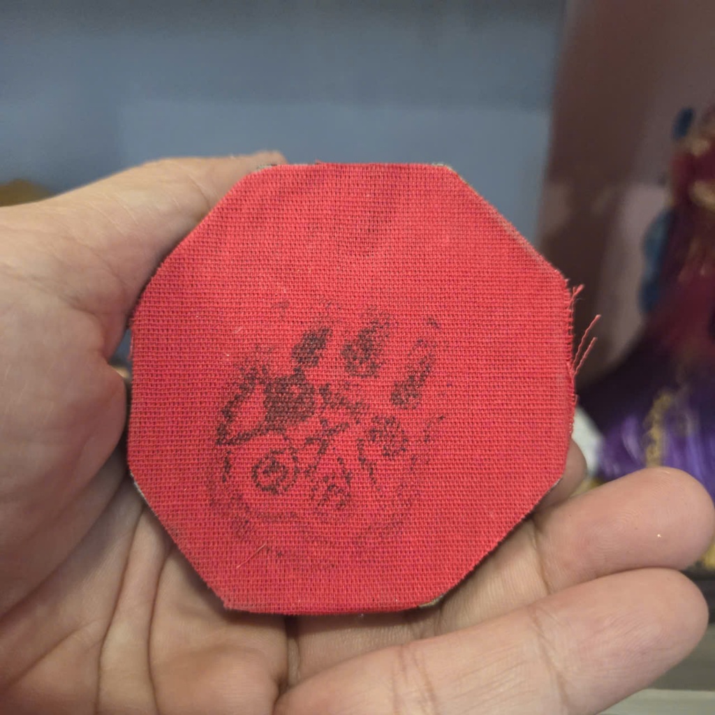 Vật Phẩm Trang Trí Xe Hơi Mẫu Rahu Màu Đen Vàng Tinh Xảo - Phụ Kiện Mang Theo Tiện Lợi 5x9cm