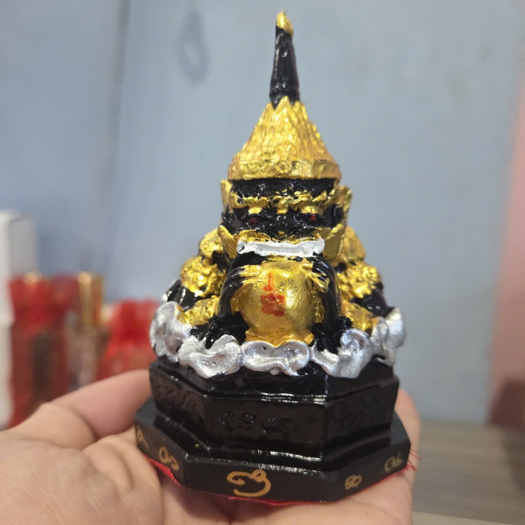 Vật Phẩm Trang Trí Xe Hơi Mẫu Rahu Màu Đen Vàng Tinh Xảo - Phụ Kiện Mang Theo Tiện Lợi 5x9cm