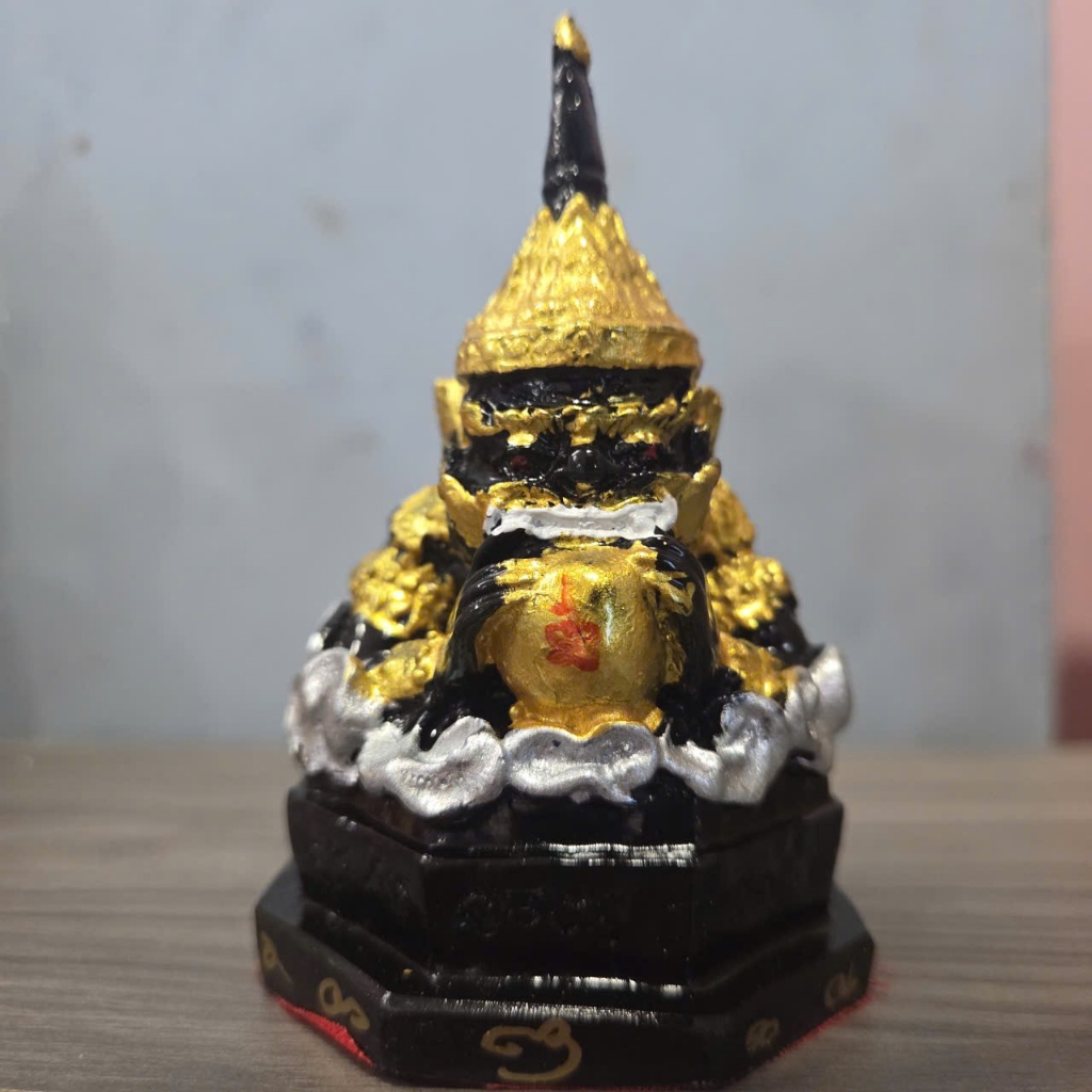 Vật Phẩm Trang Trí Xe Hơi Mẫu Rahu Màu Đen Vàng Tinh Xảo - Phụ Kiện Mang Theo Tiện Lợi 5x9cm