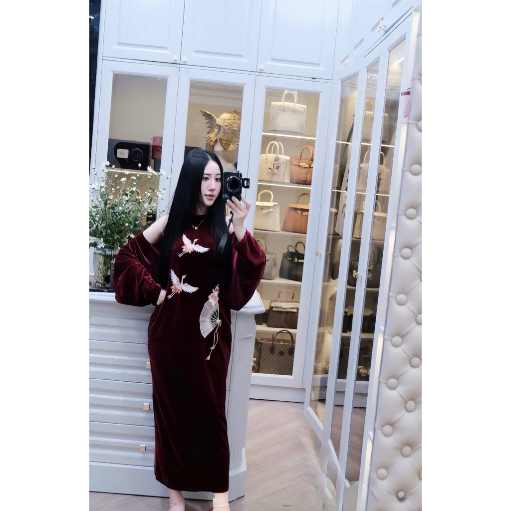 Set váy nhung đỏ thêu hình mặc đi chơi tết chảnh lắm nha