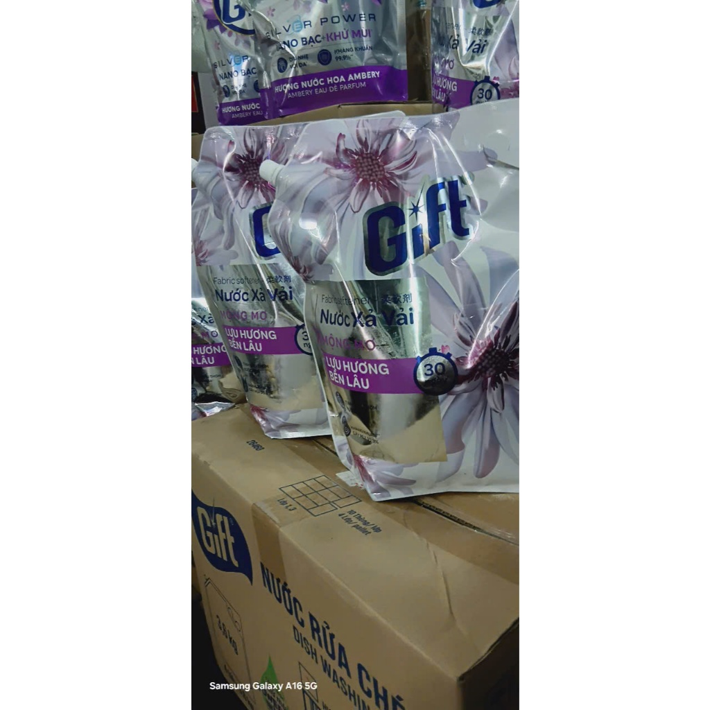 Nước xả vải GIFT hương mộng mơ lưu hương