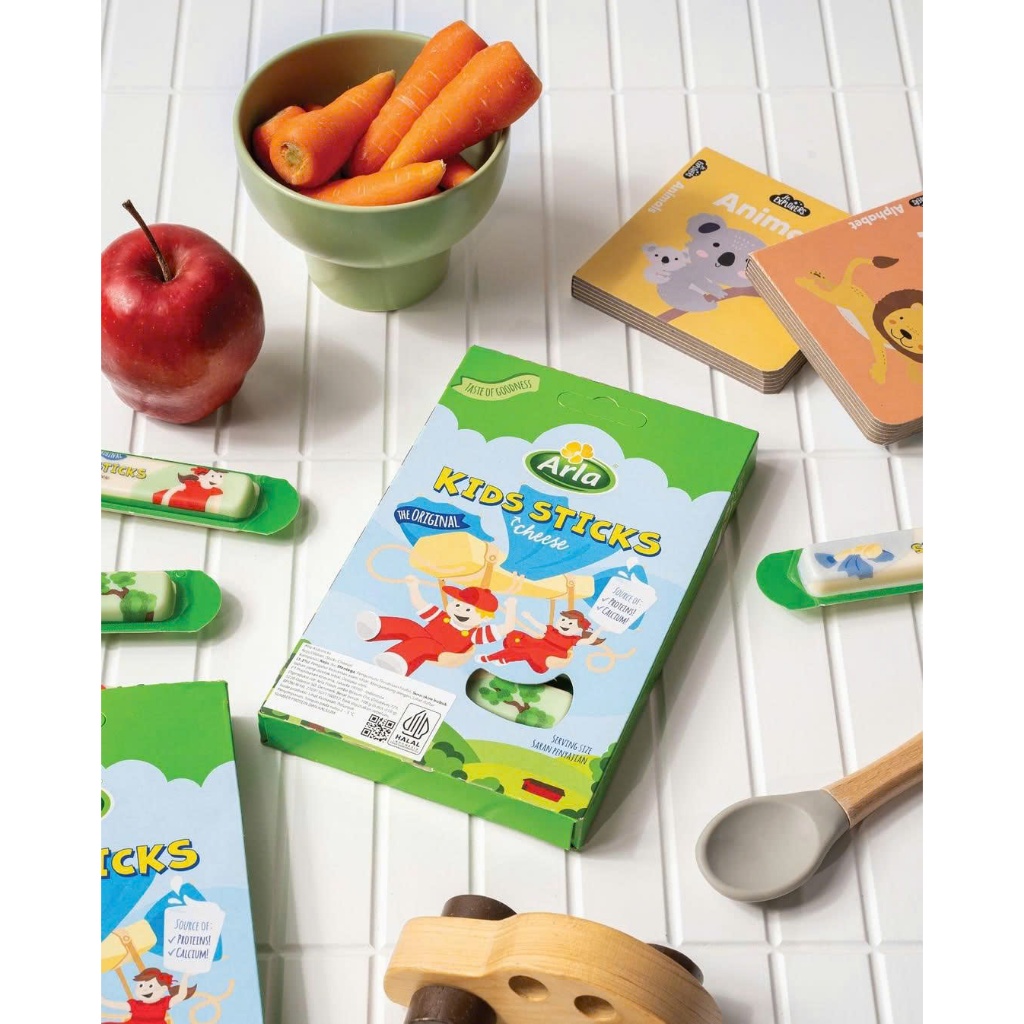 Phô mai que Arla Kids Sticks vị thơm ngon Hộp 6 gói (18g) cung cấp protein, canxi cho trẻ em
