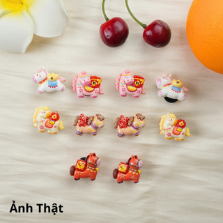 Bộ 10 Sticker, Charm 3D chủ đề Tết 2026, Xuân Bính Ngọ nhựa cứng gắn Dép Sục, Cá sấu JB-428 Mita