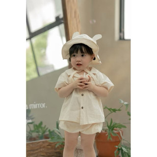 Set bé gái màu be quần đùi kèm mũ